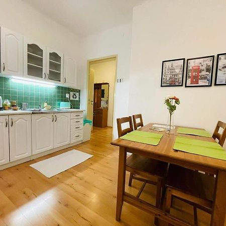 Lovely 2Bdr In Center, Wifi & Self-Check In Bratislava Esterno foto