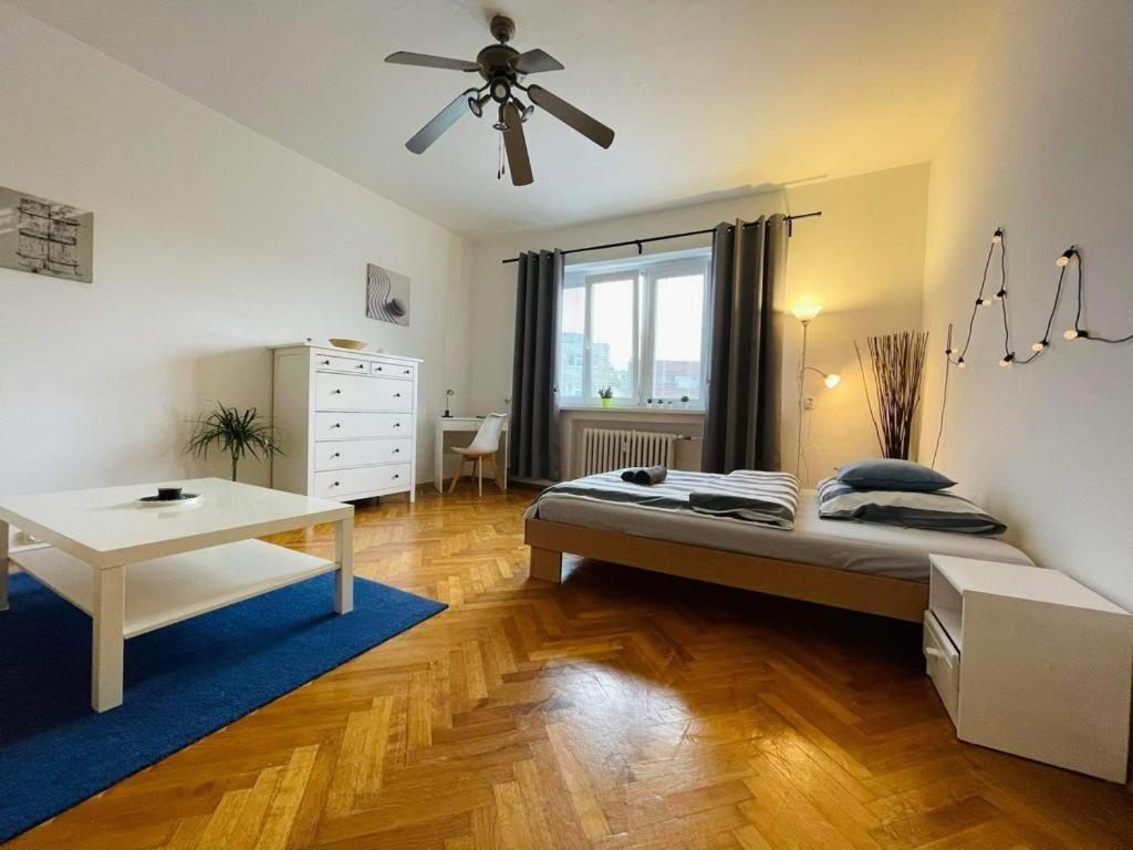 Lovely 2Bdr In Center, Wifi & Self-Check In Bratislava Esterno foto