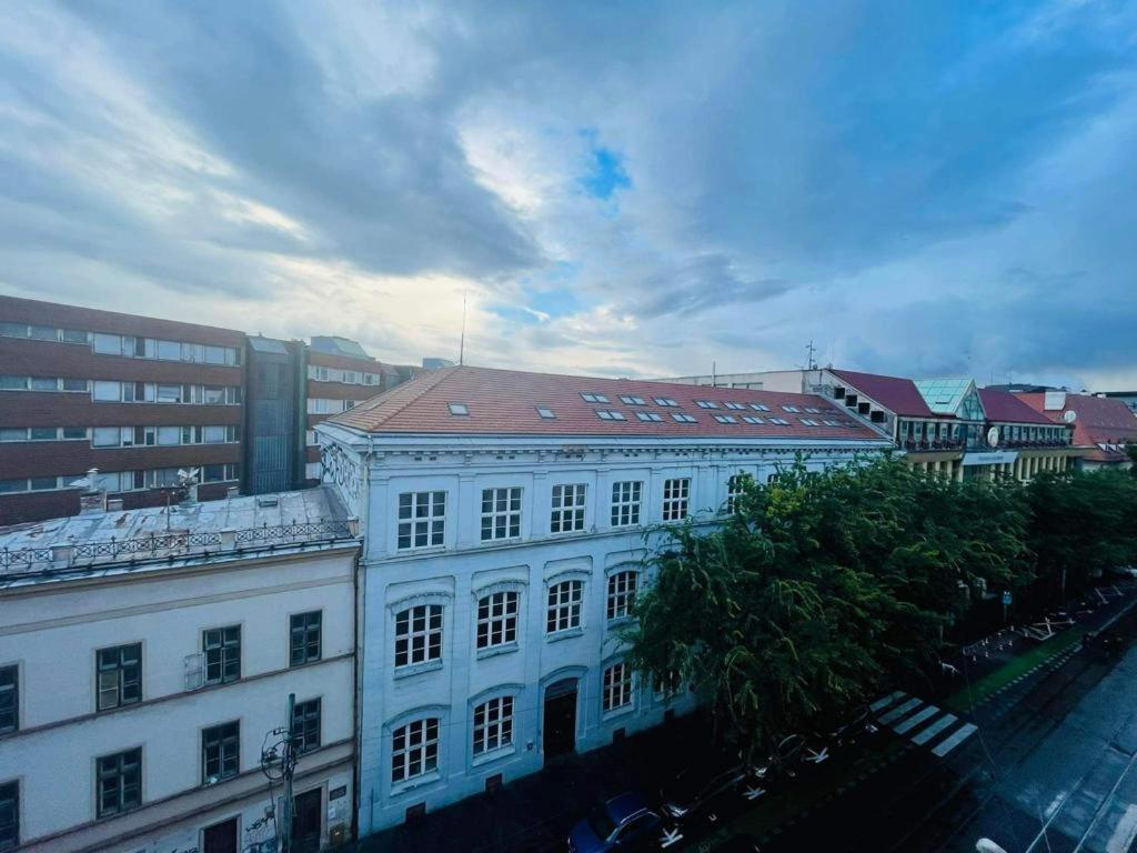 Lovely 2Bdr In Center, Wifi & Self-Check In Bratislava Esterno foto