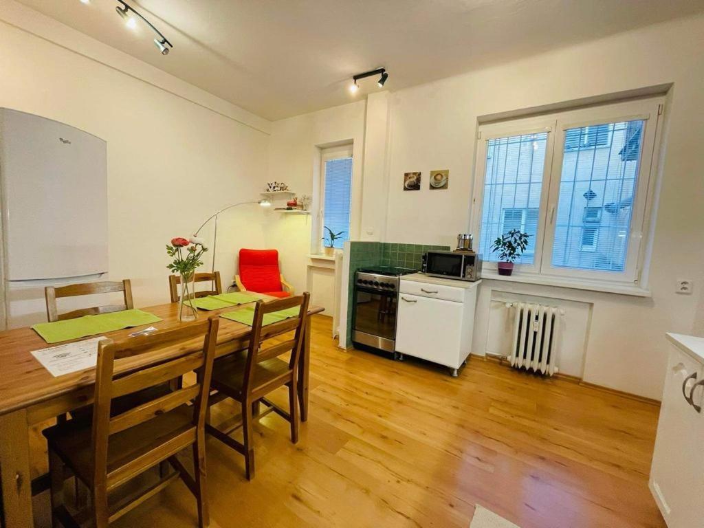 Lovely 2Bdr In Center, Wifi & Self-Check In Bratislava Esterno foto